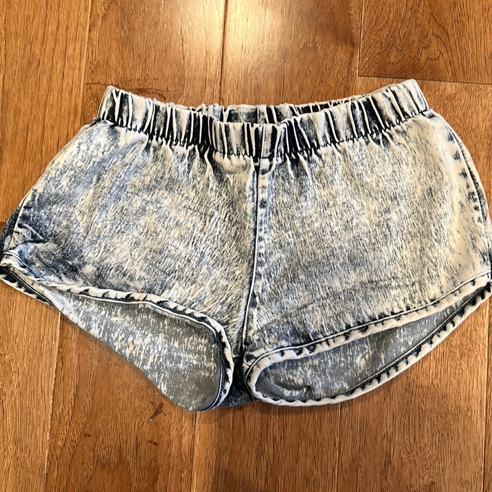 Acid wash Jean shorts size M